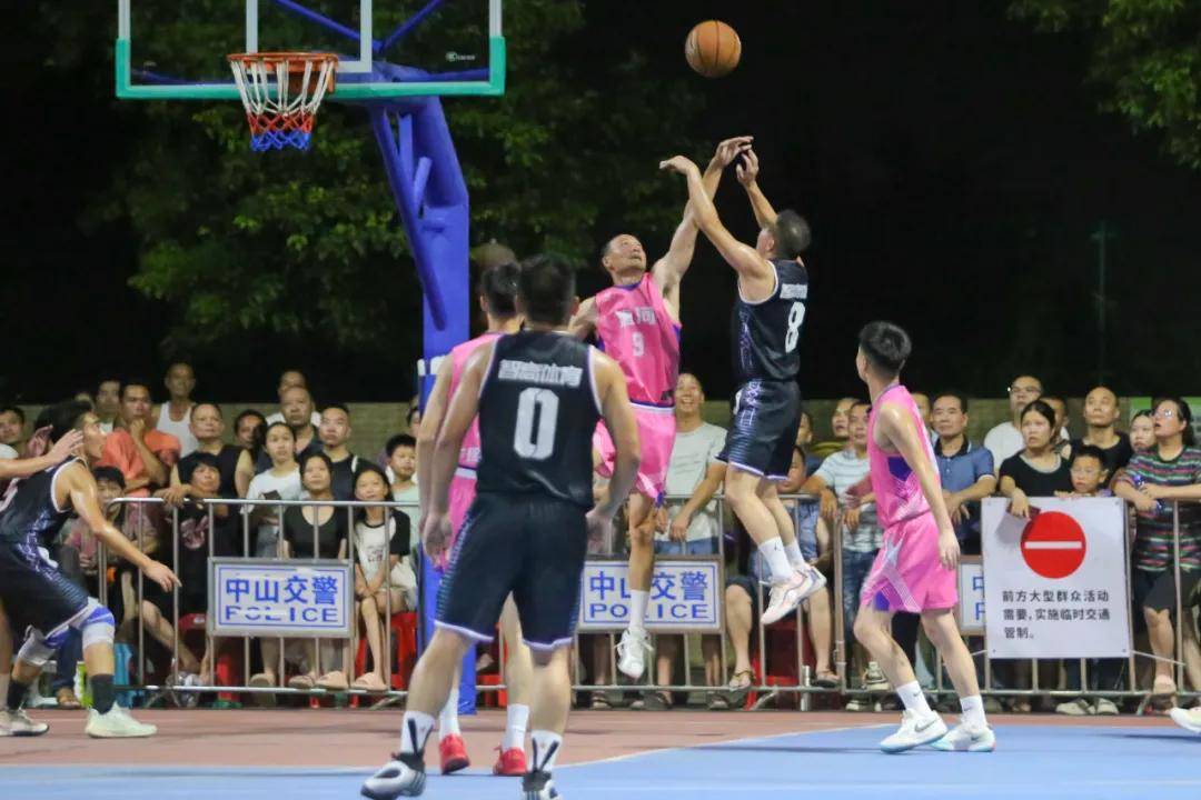 球队团结一心备战篮球赛事，决心夺冠成功的简单介绍