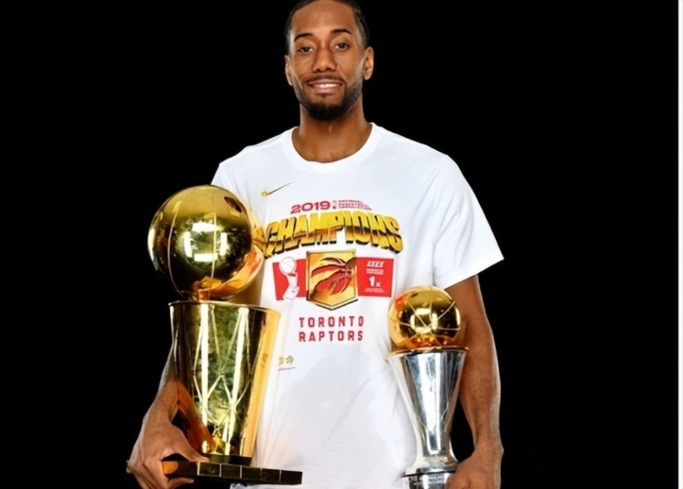 雄鹿球星莱昂纳德自信十足,豪言夺冠的简单介绍 雄鹿球星莱昂纳德自信十足,豪言夺冠的简单介绍