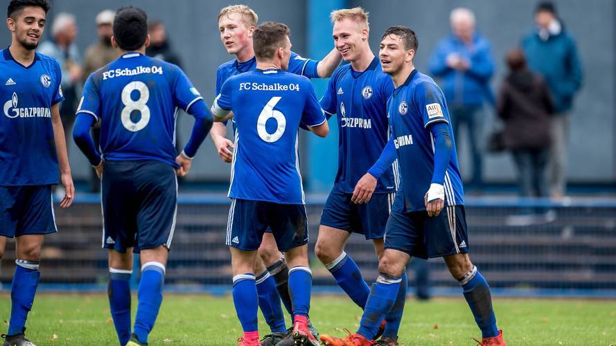 关于比勒费尔德艰难取胜，成功保持不败的信息