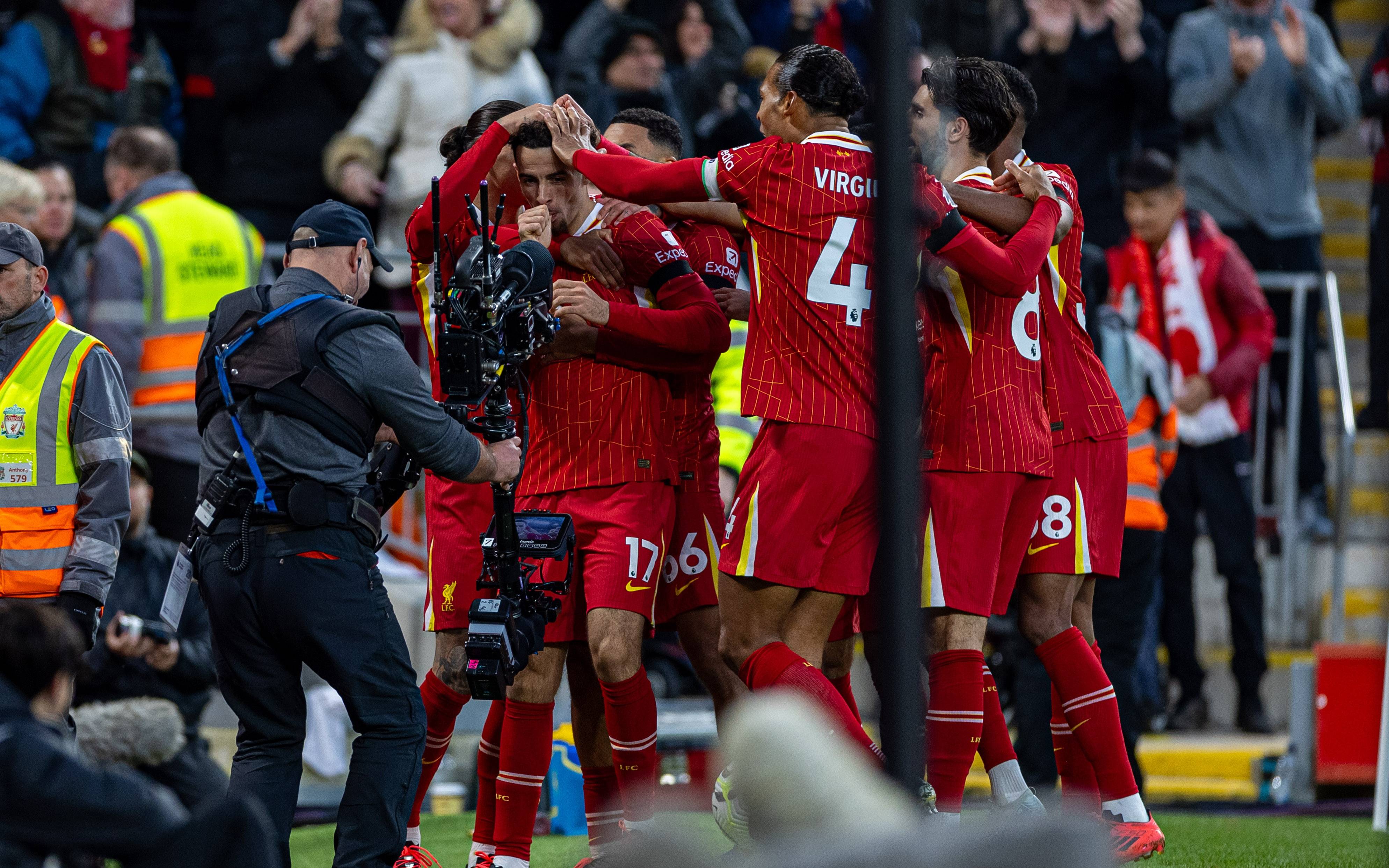 利物浦主场大胜切尔西,领跑英超的简单介绍 利物浦主场大胜切尔西,领跑英超的简单介绍