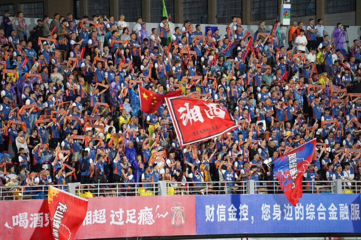 精彩纷呈！球员们的拼搏精神感动人心的简单介绍