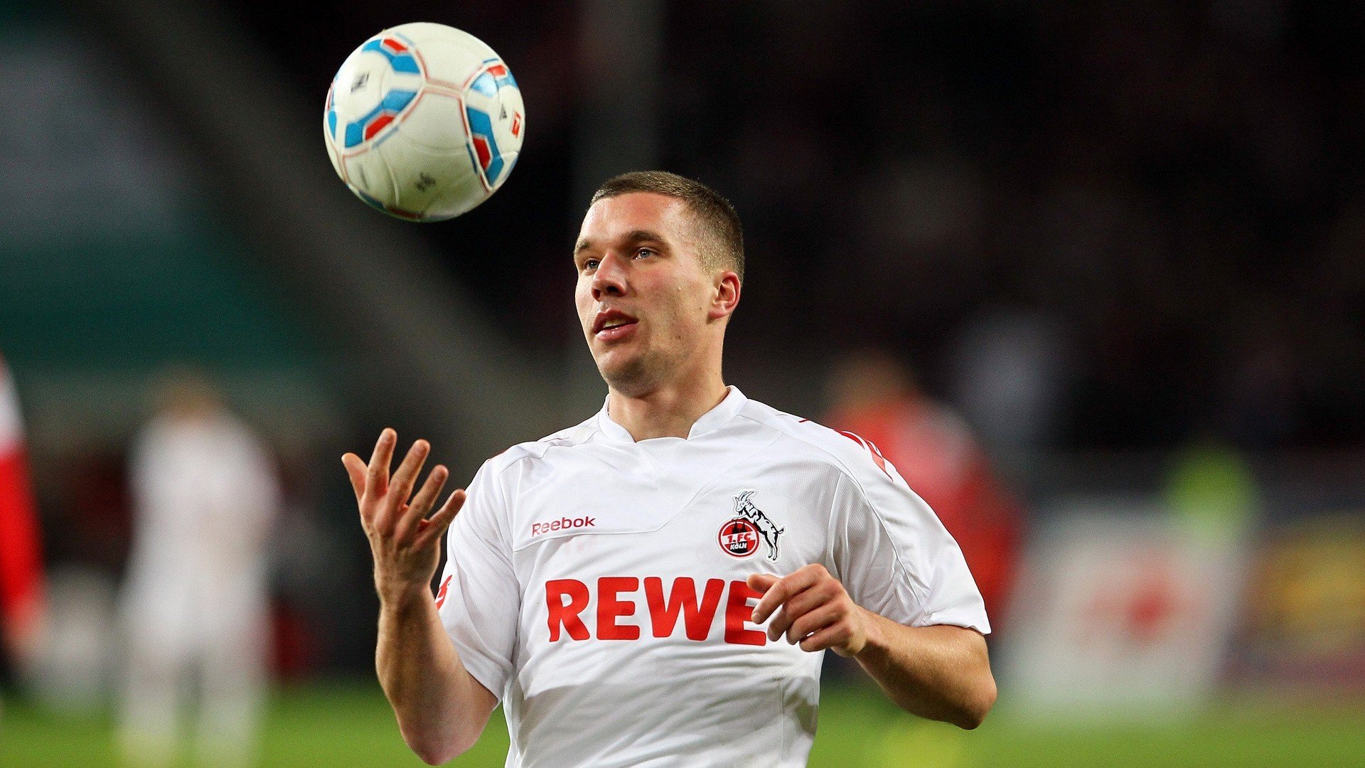 F1新赛季揭幕战之夜,格纳布里节奏完全掌控,当赛道激情遇见足球韵律