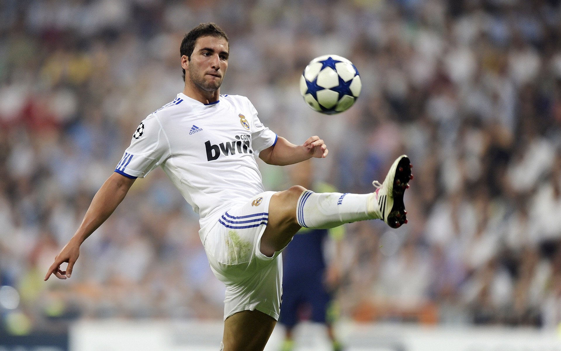 弗拉霍维奇主宰比赛走向,AC米兰斩落皇家社会