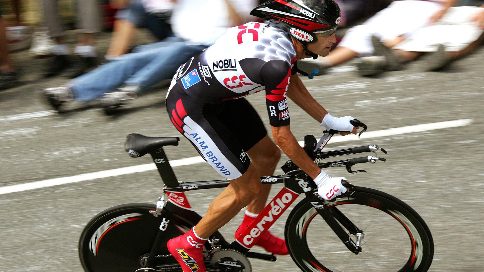 当非洲雄狮的怒吼响彻F1赛道，迪亚斯如何以喀麦隆式的坚韧接管年度争冠