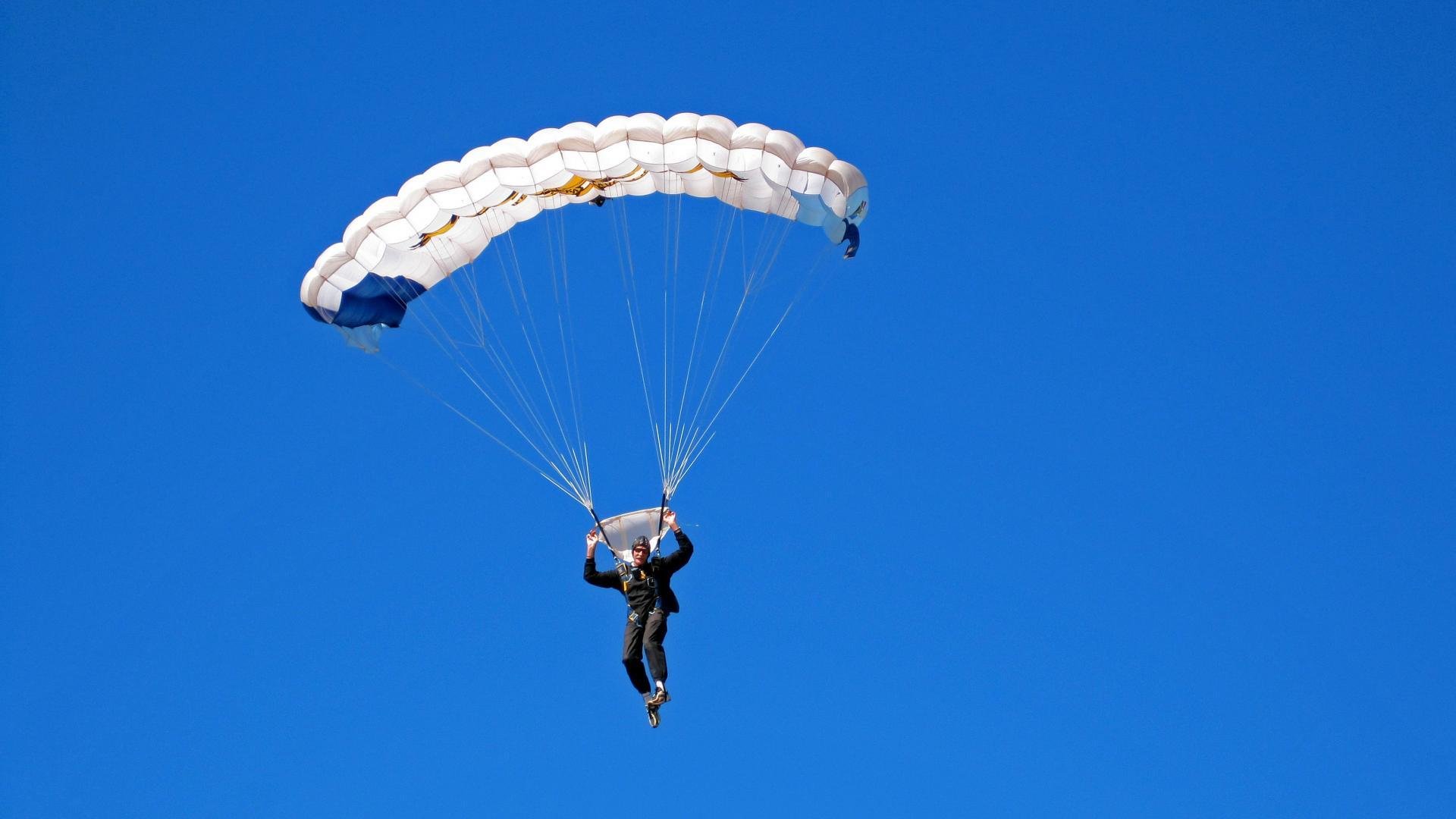 跨界绝杀，从CBA到F1，体育之夜的奇迹交响